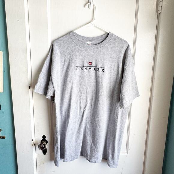 Anvil Heather Gray Denmark Embroidered Logo Men’s T-Shirt Travel Size XL Europe - Picture 1 of 4
